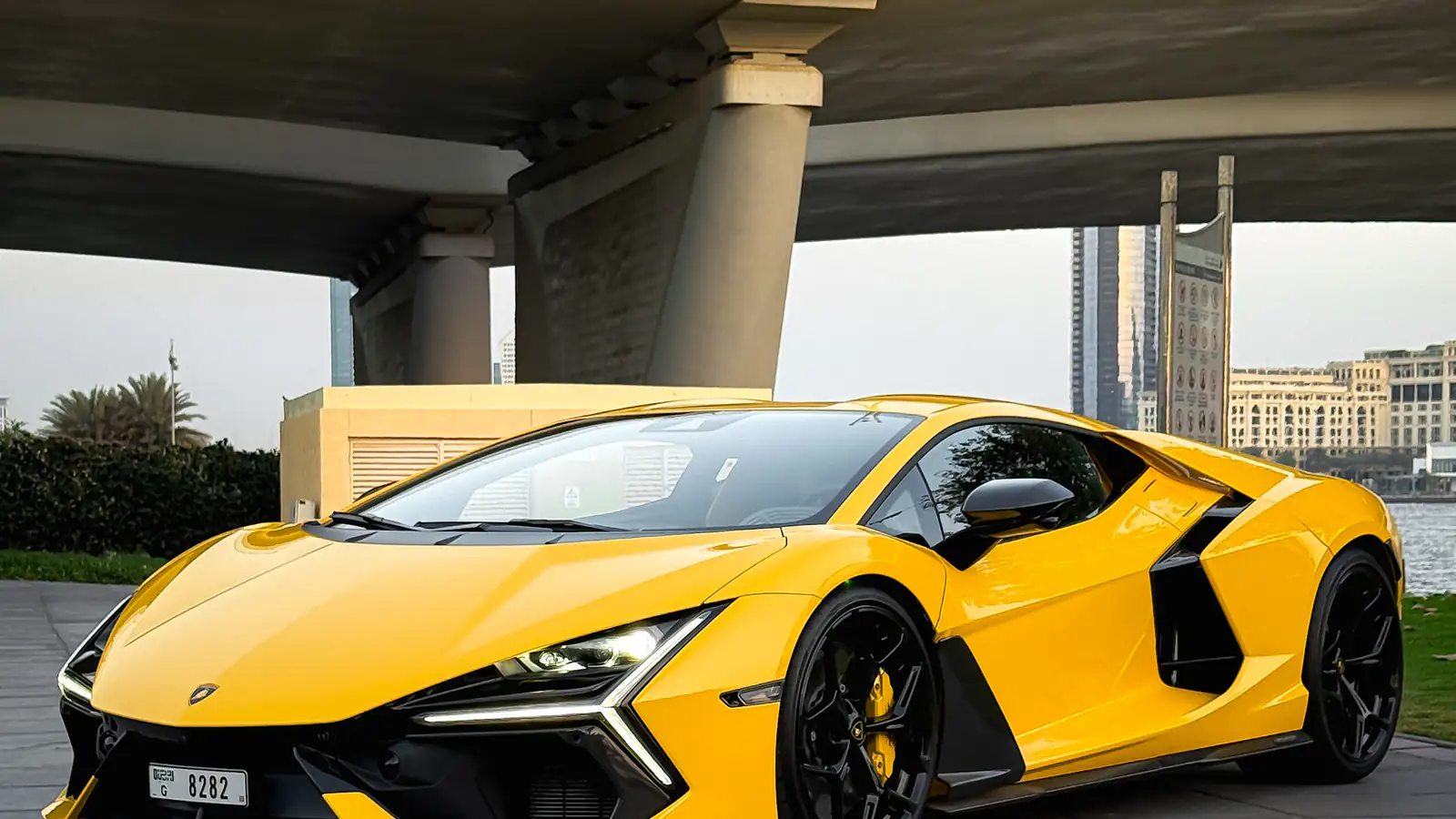 Lamborghini Revuelto 2024