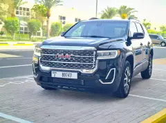 2022 GMC Acadia'yı Dubai'de Kiralayın