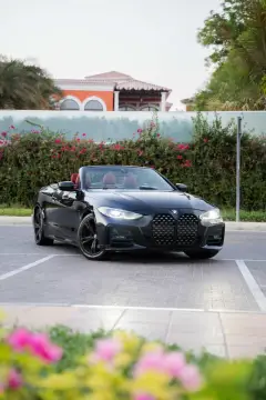 Dubai'de Siyah BMW M430i Cabriolet Kiralık