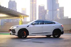 Rent Lamborghini URUS in Dubai