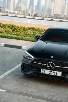 เช่ารถ Mercedes C300 Sedan ในดูไบ
