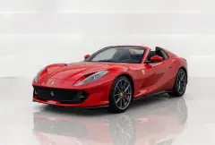 تأجير فيراري 812 GTS الأحمر في دبي