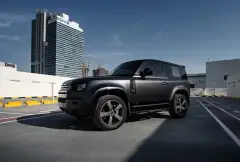 تأجير لاند روفر ديفندر V8 الرمادي في دبي