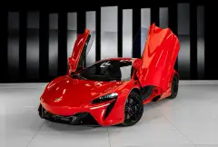 Alquiler de coches McLaren Artura Rojo en Dubái