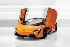 Alquile un Mclaren Artura Naranja en Dubái