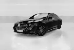 在迪拜租赁灰色梅赛德斯S500