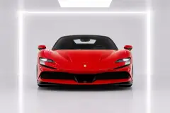 تأجير فيراري SF90 الأحمر في دبي