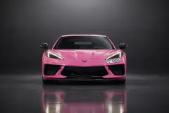 دبئی میں 2023 کا Chevrolet Corvette گلابی کرایہ پر لیں
