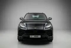 Dubai'da 2022 model Siyah Lamborghini Urus kiralayın