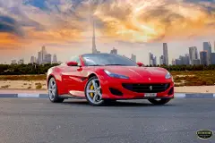 دبئی میں Ferrari Portofino Convertible کرایہ پر لیں