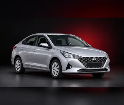 Kiralık Hyundai Accent Gümüş 2023 Dubai'de