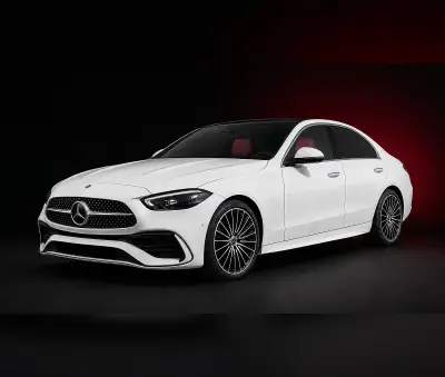 Dubai'da 2024 model Siyah Mercedes-Benz C 200 kiralık
