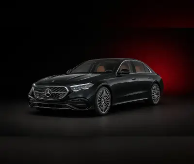 Dubai'de 2024 model Mercedes-Benz E 300 Siyah kiralayın