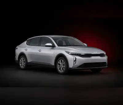 Dubai'de 2024 model Kia K3 Gümüş kiralık
