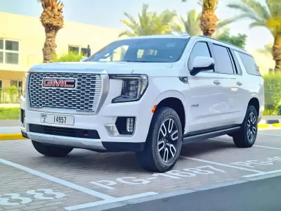 Dubai'de 2023 Model GMC Yukon AT4 Kiralayın