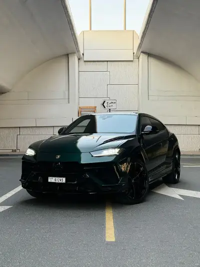 Dubai'de Lamborghini Urus S Kiralayın
