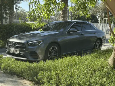 Dubai'de Mercedes E200 Kiralayın