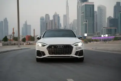 Dubai'de 2024 model Beyaz Audi S5 Cabriolet kiralayın