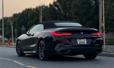 Dubai'de BMW M 850i Cabriolet Araç Kiralama
