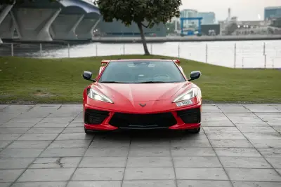 Dubai'de 2026 model Kırmızı Corvette C8 Convertible kiralık