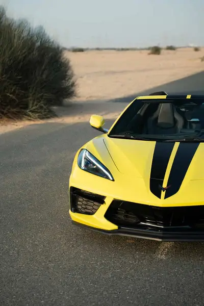 Dubai'da 2025 model Sarı Corvette C8 kiralık