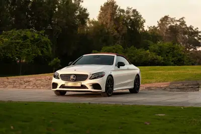 Dubai'de Kiralık Mercedes C300 Cabriolet Beyaz
