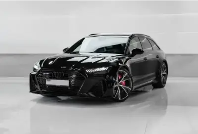 Dubai'de Siyah Audi Rs6 Kiralık