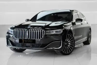 Dubai'de Siyah BMW 750Li Kirala