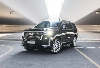 Dubai'de Siyah Cadillac Escalade kiralık