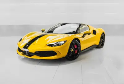 Dubai'de Sarı Ferrari 296 GTB Kirala