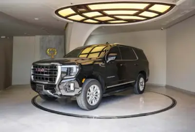 Dubai'de Siyah GMC Yukon kiralık
