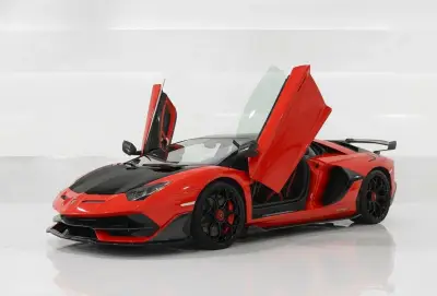 Dubai'de Lamborghini Aventador Kırmızı kiralık