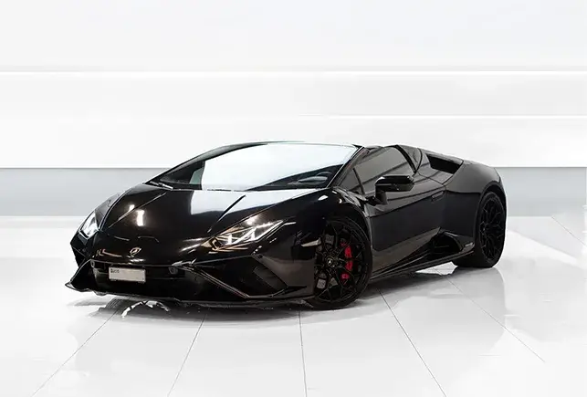Dubai'da Siyah Lamborghini Evo Spyder kiralayın