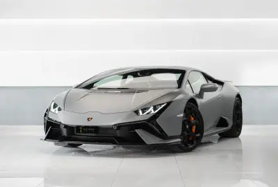 Dubai'de Gri Lamborghini Huracan Tecnica kiralık