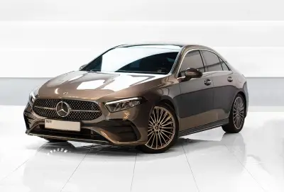 Dubai'de Mercedes A200 Gri kiralık