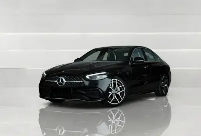 Dubai'de Mercedes C200 Siyah kiralayın