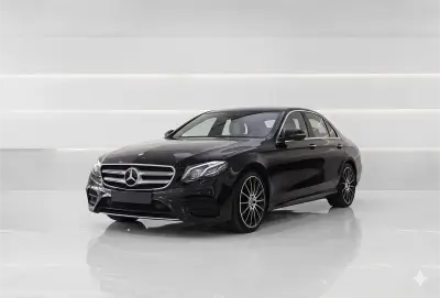 Mercedes E Sınıfı Siyah Kiralık Dubai'de