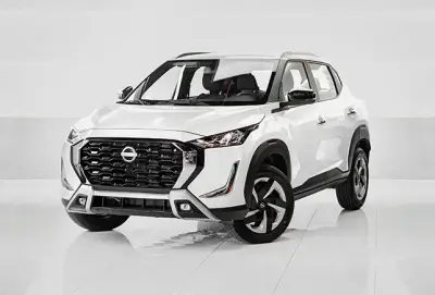 Dubai'de Beyaz Nissan Magnite Kirala