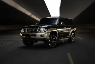 Dubai'de Nissan Super Safari Siyah kiralık
