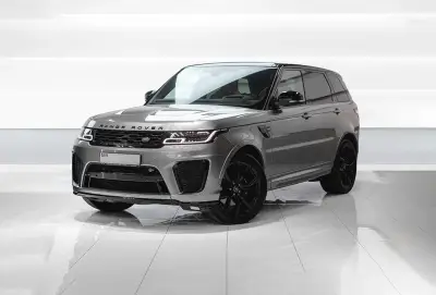 Dubai'de Gümüş Range Rover SVR kiralık