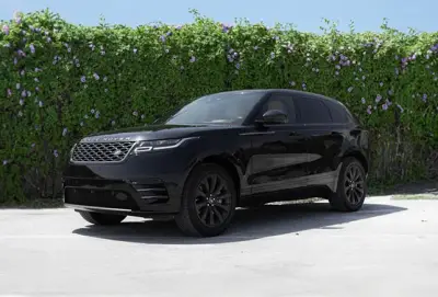 Dubai'de Siyah Range Rover Velar kiralayın