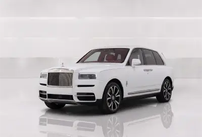 Kiralık Rolls Royce Cullinan Beyaz Dubai'de