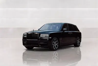 Dubai'de Rolls-Royce Cullinan Badge Siyah kiralık