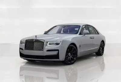 Dubai'da Gri Rolls Royce Ghost kiralayın