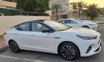 تأجير جاك J7 الأبيض 2023 في دبي