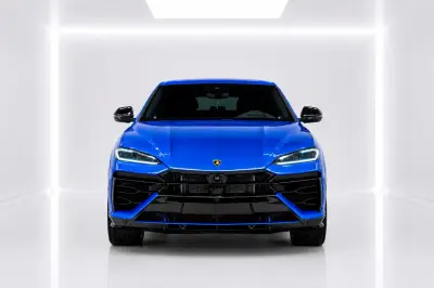 Dubai'de 2025 model Mavi Lamborghini Urus kiralayın