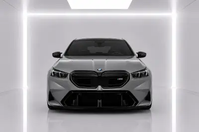 Dubai'de Gri BMW M5 Competition Araç Kiralama
