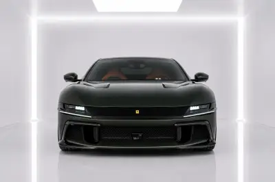 Dubai'de Ferrari 12 Cilindri Yeşil kiralık