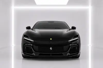 Dubai'de Ferrari Purosangue Novitec Siyah kiralık