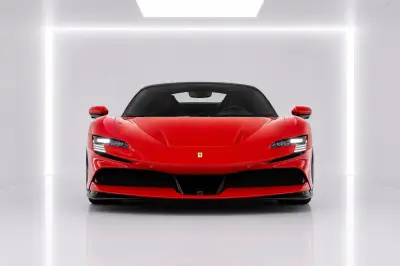 Dubai'de Kırmızı Ferrari SF90 Kirala